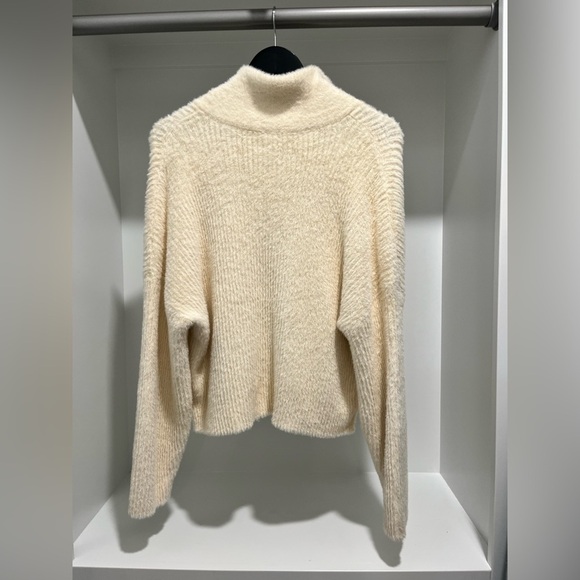 Abercrombie&Fitch Soft AF eyelash Collection cropped half zip sweater size Large - Picture 11 of 11